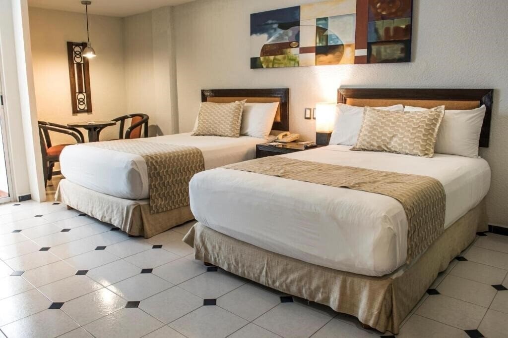 Фото El Conquistador Del Paseo De Montejo 5*