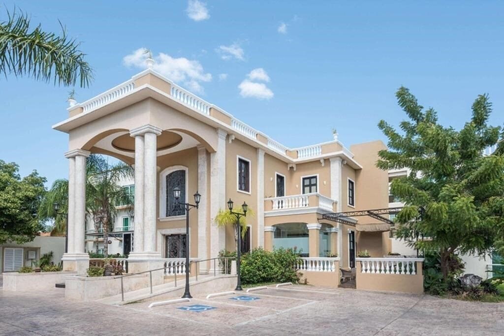 Отель Wyndham Merida 5*