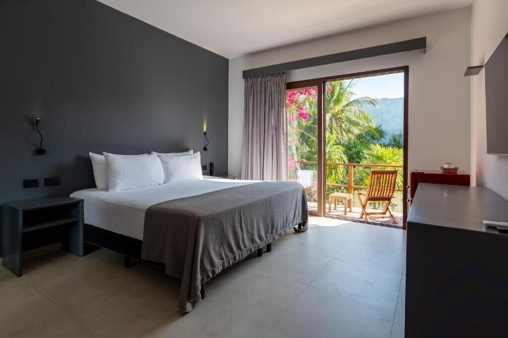Фото My Blue Hotel 4*