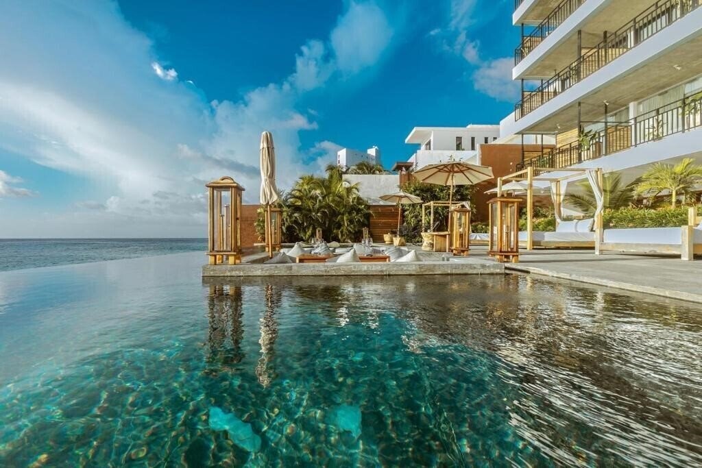 Отель Hotel B Unique 5*