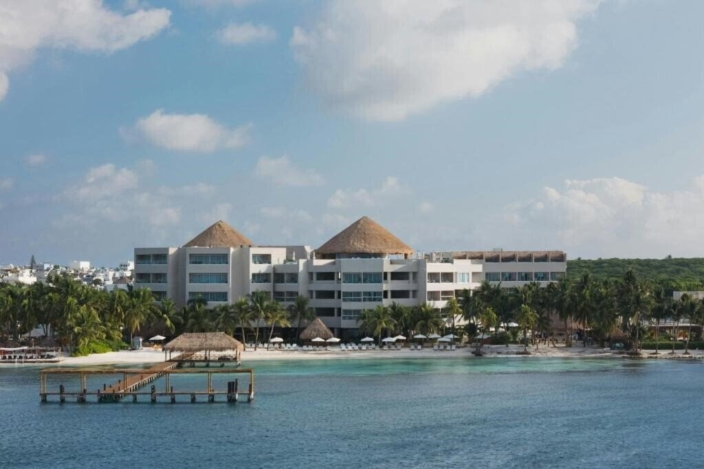 Готель Almare, a Luxury Collection Resort 5*