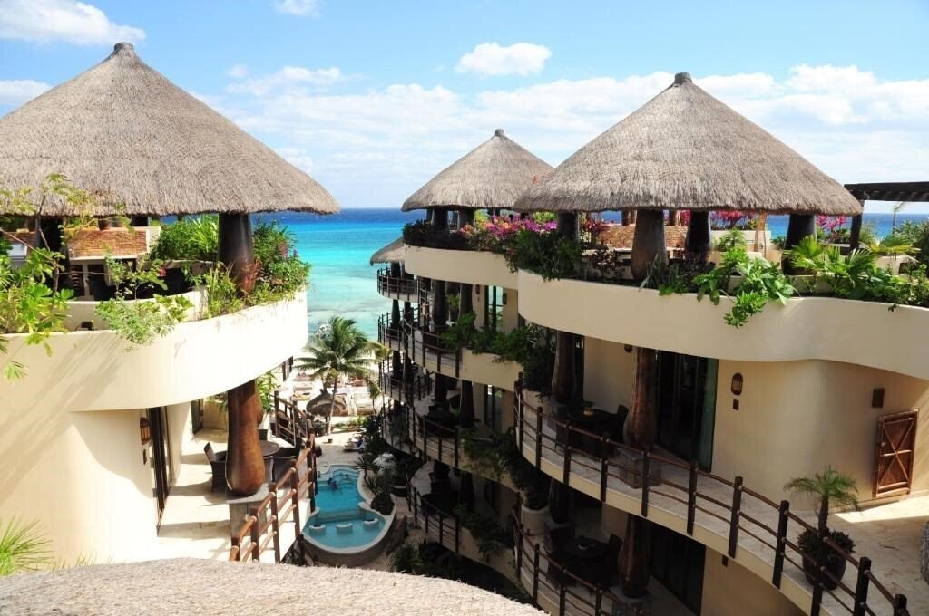 Отель El Taj Ocean Front & Beachside Condo 5*