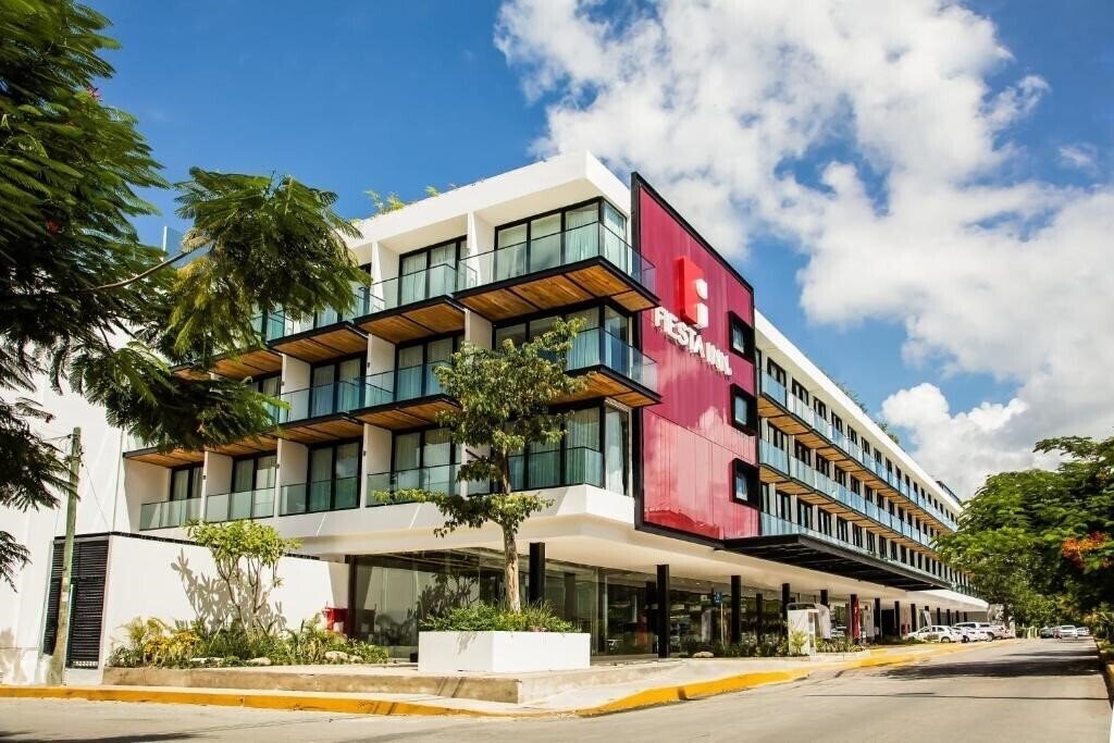 Готель Fiesta Inn Playa Del Carmen 4*