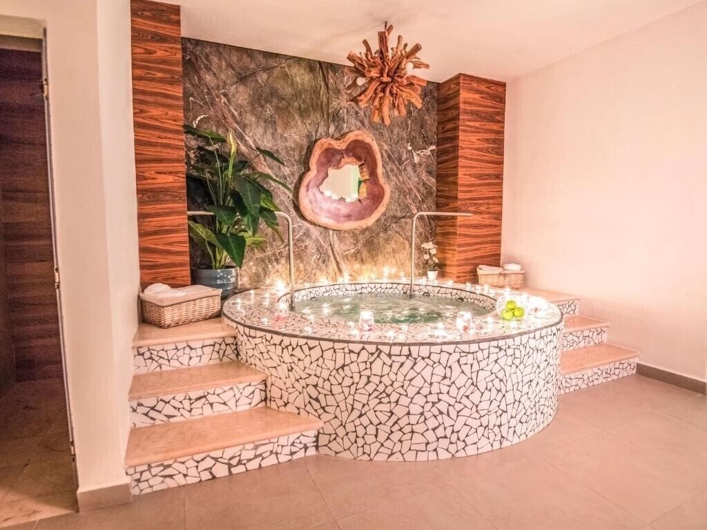 Изображение Wyndham Alltra Playa del Carmen 4*