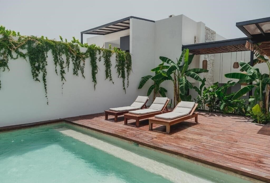 Отель Ah Xok Suites 4*