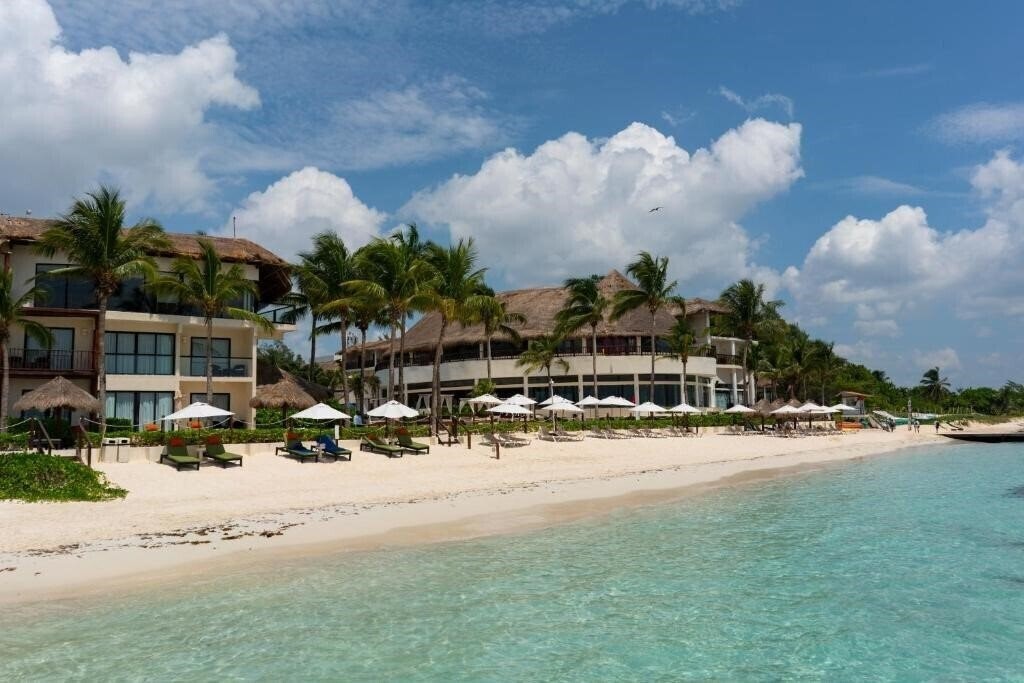 Отель The Reef Coco Beach Resort & SPA 4*