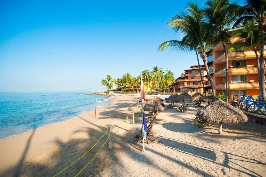 Готель Las Palmas by The Sea 4*