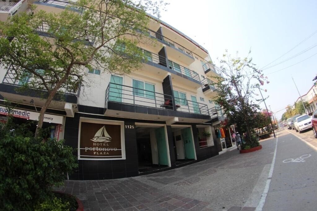 Отель Portonovo Plaza 4*