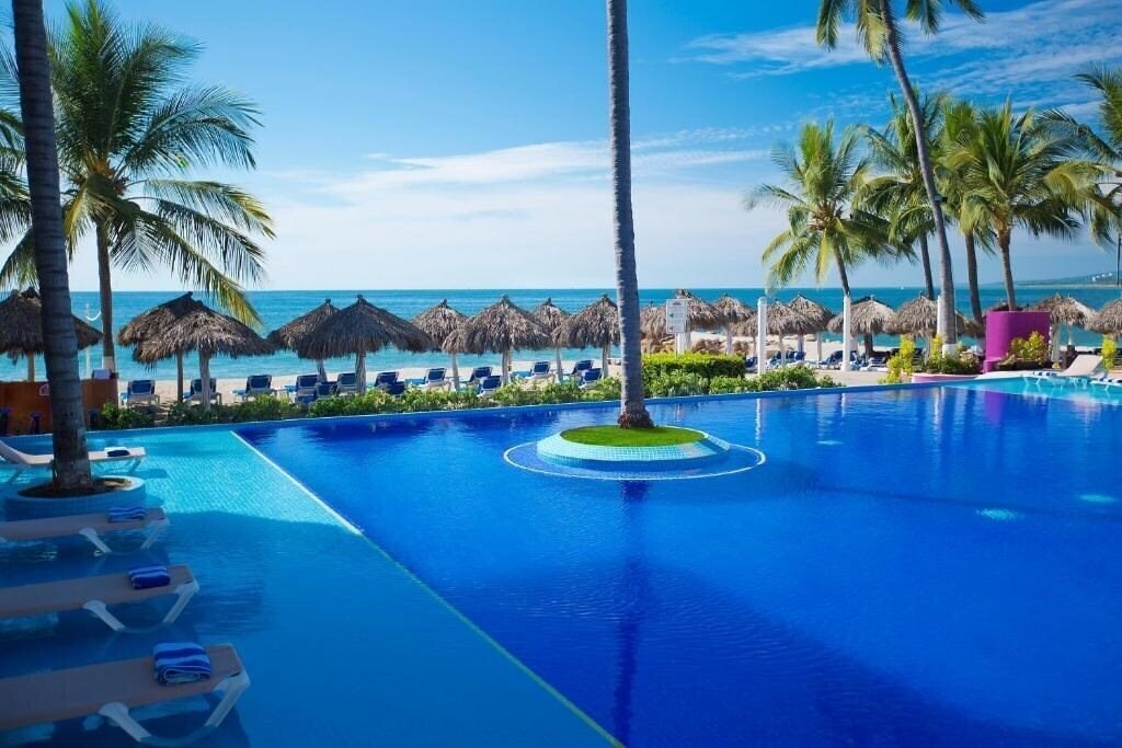 Готель Crown Paradise Club Puerto Vallarta 4*