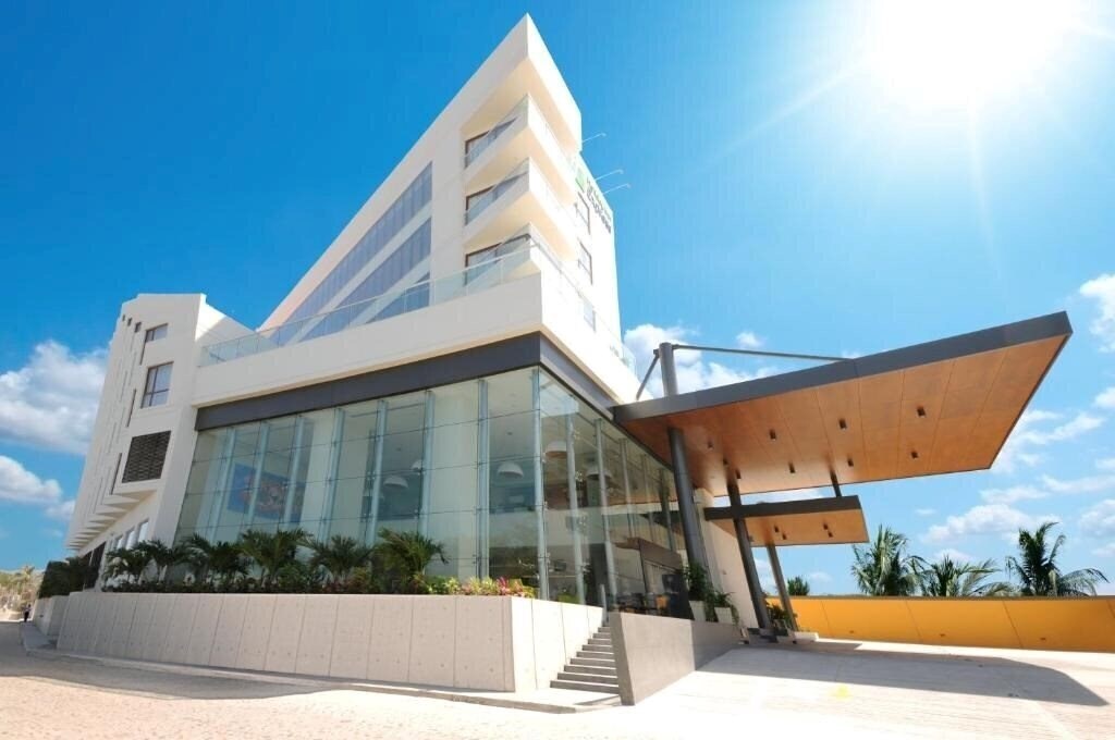 Отель Holiday Inn Express Puerto Vallarta 4*