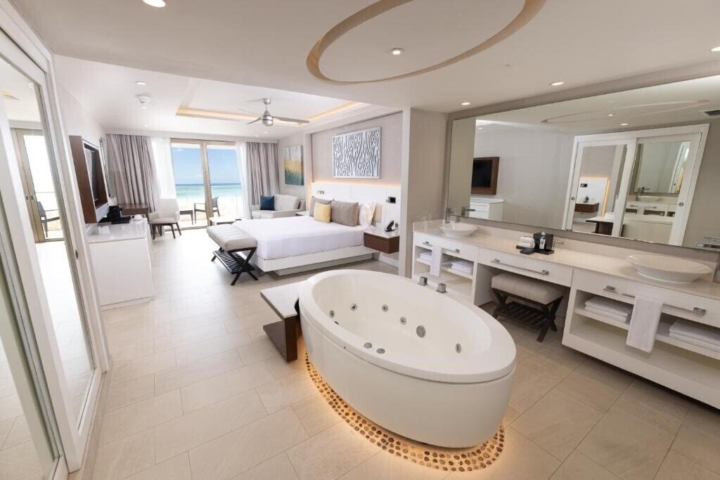 Отель Royalton Hideaway Riviera Cancun 5*