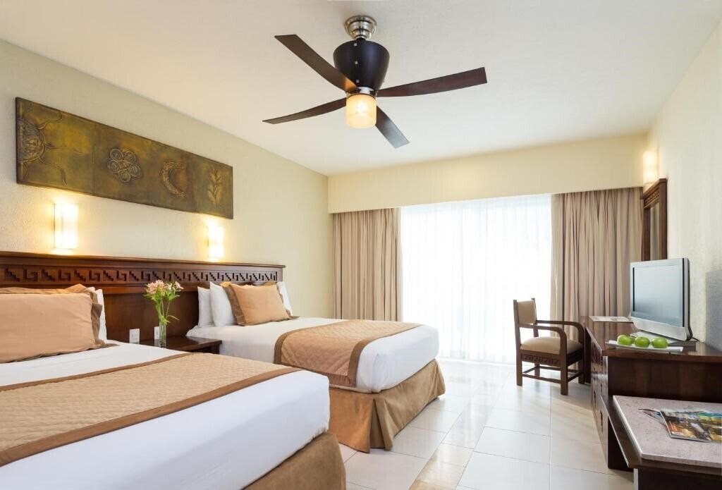 Фото Blue Bay Grand Esmeralda 5*