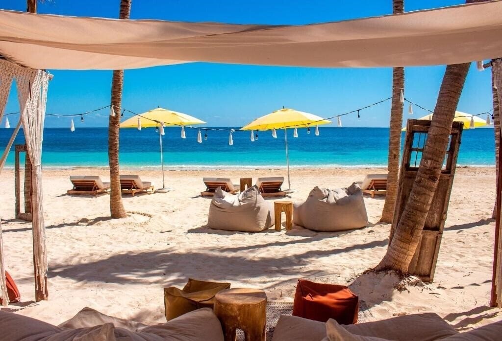 Отель The Fives Oceanfront 5*
