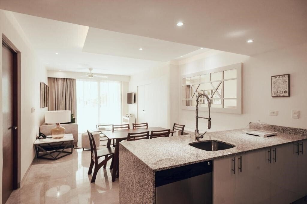 Отель Antera Hotel & Residences 4*