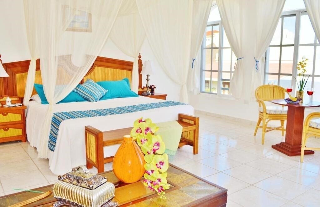 Картинка Corales Suites 3*