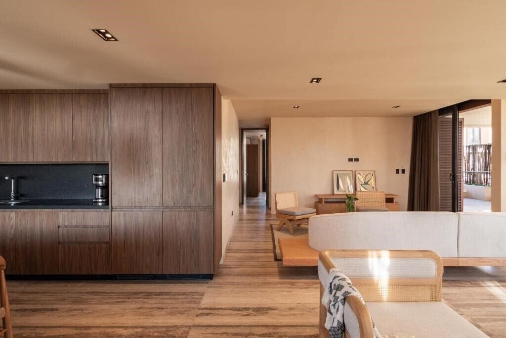 Зображення Bespoke Tankah 3*