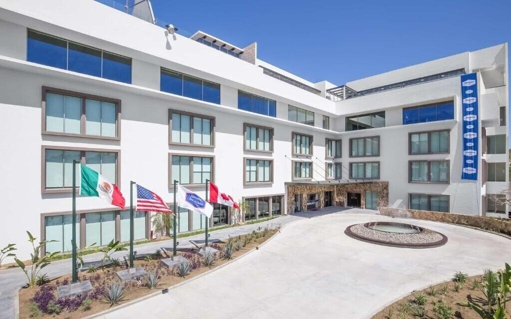 Отель Hampton Inn & Suites by Hilton Los Cabos 3*