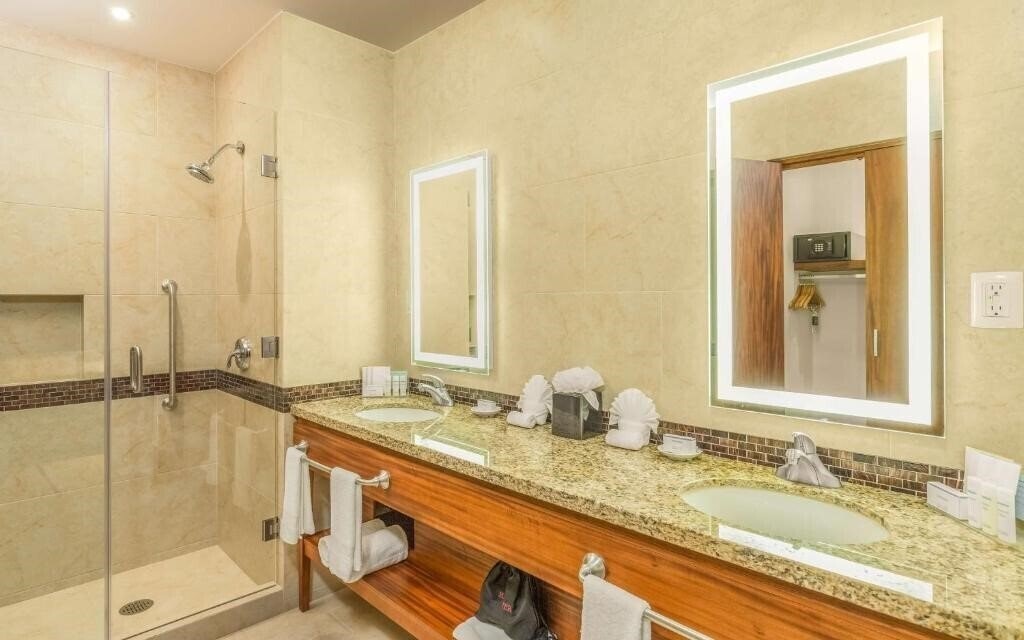 Изображение Hampton Inn & Suites by Hilton Los Cabos 3*