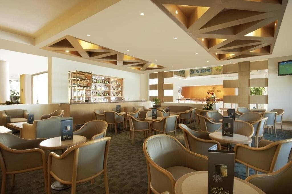 Фотографія Fiesta Inn Hermosillo 4*