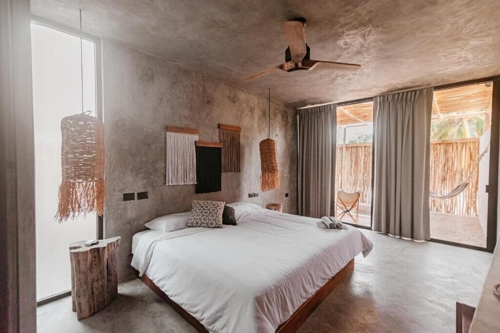 Отель Dos Mares Barefoot Hotel 3*
