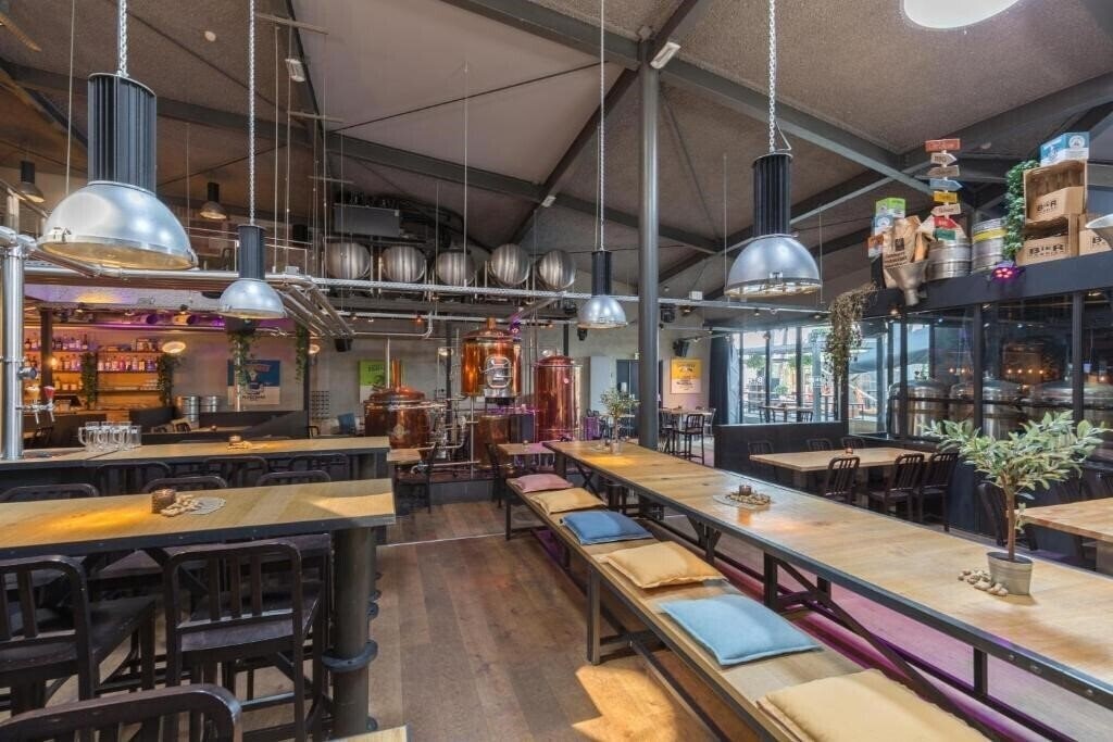 Отель Apollo Almere City Centre 4*