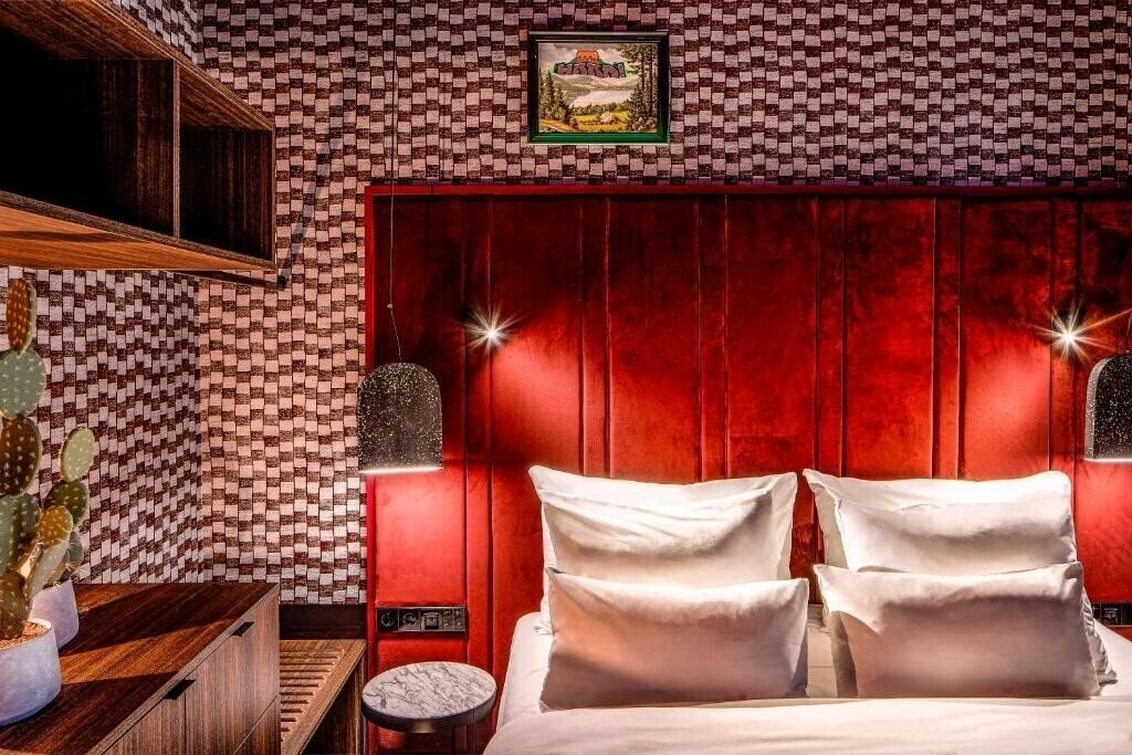 Готель The Highlander Hotel 4*