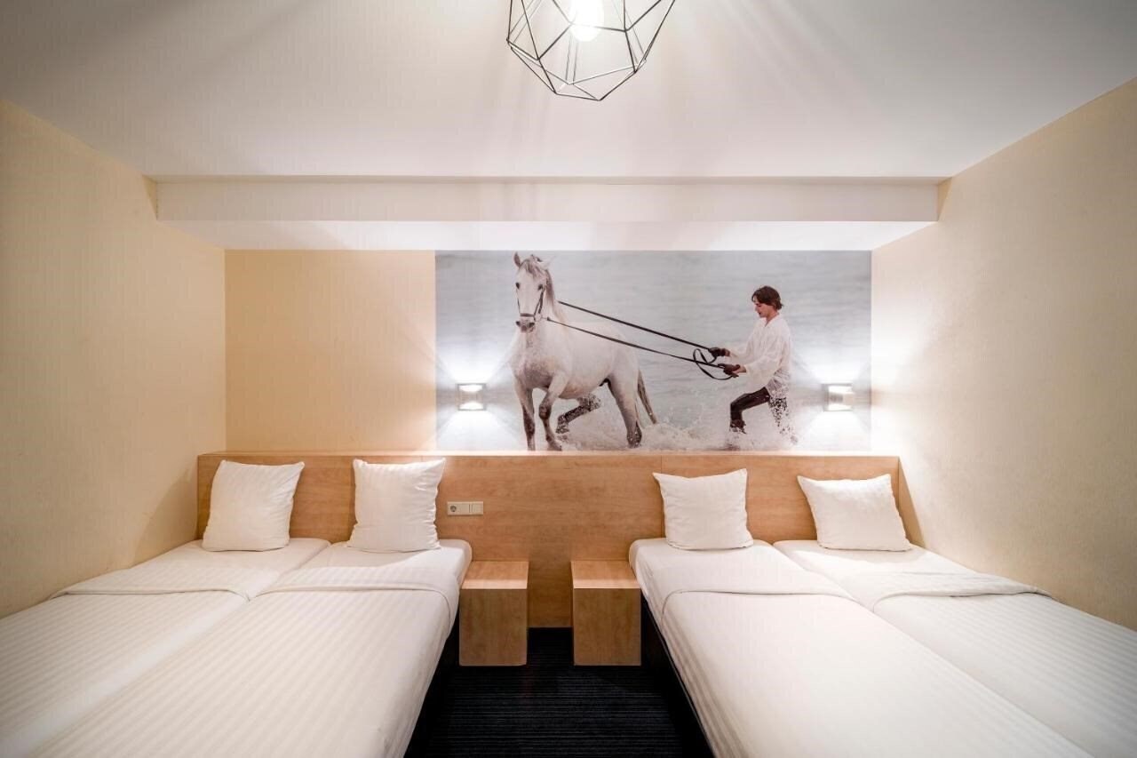 Готель Iron Horse Leidse Square 3*