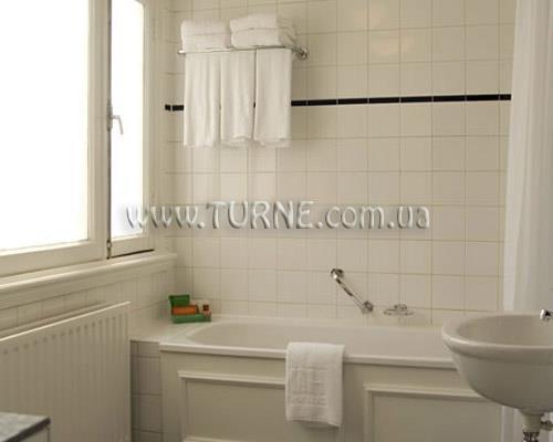 Готель NH Schiller 4*