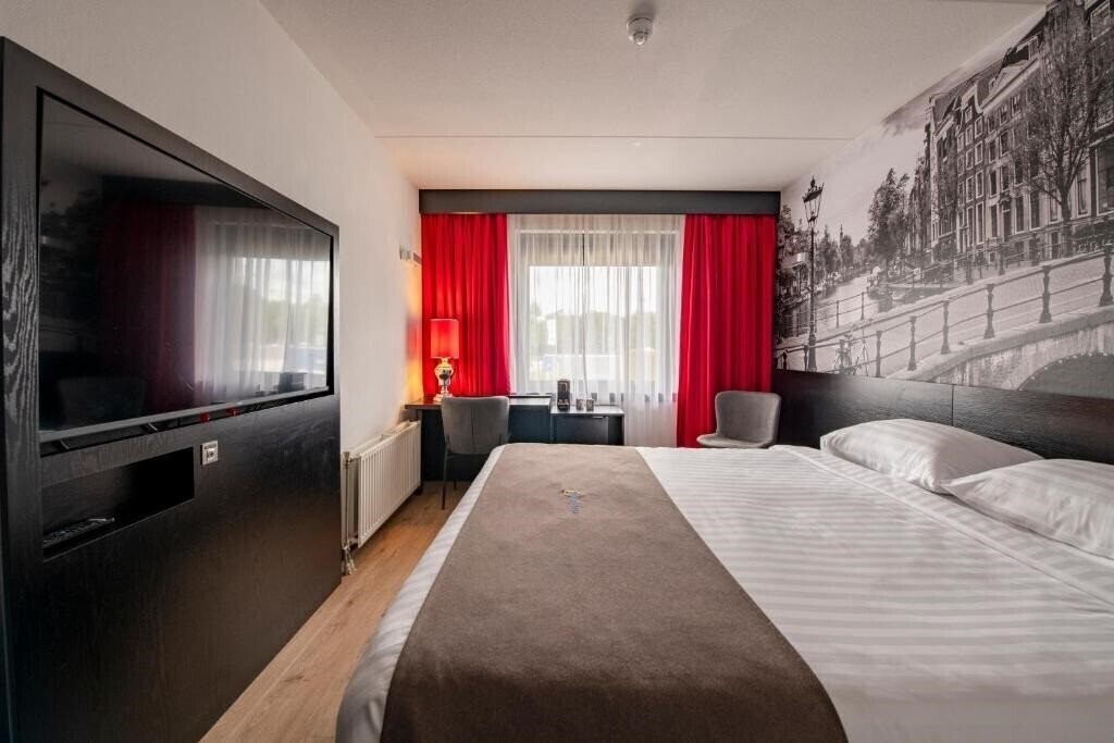Отель Bastion Schiphol Hoofddorp 3*
