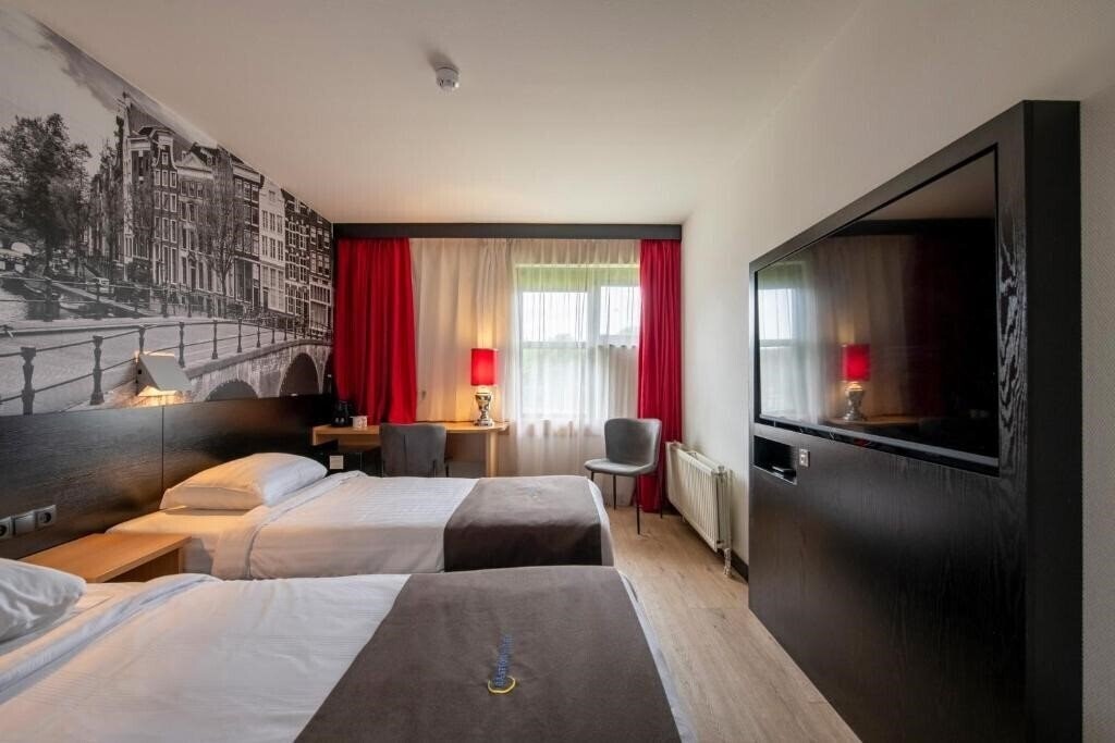 Фото Bastion Schiphol Hoofddorp 3*