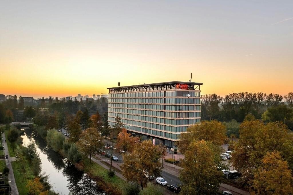 Отель Corendon Amsterdam New-West, a Tribute Portfolio Hotel 4*