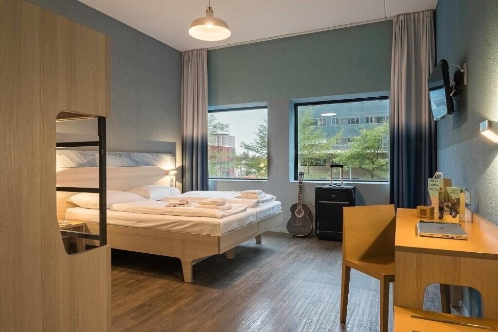 Отель Meininger Hotel Amsterdam City West 3*