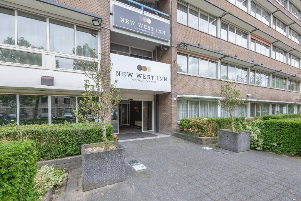Отель New West Inn 3*
