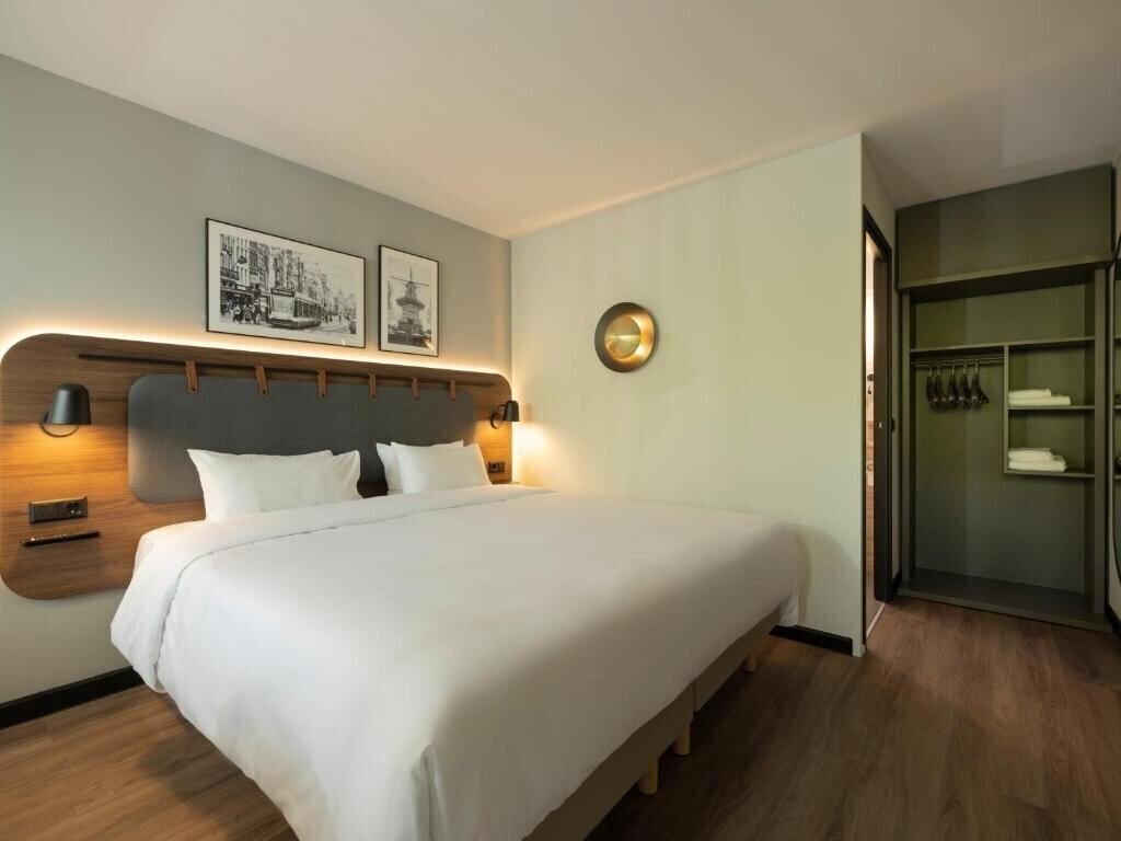 Отель Campanile Amsterdam Zuidoost 3*