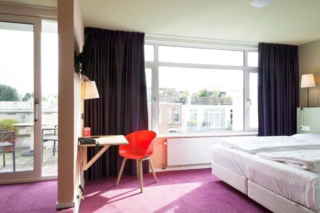 Картинка The Neighbour'S Magnolia 3*