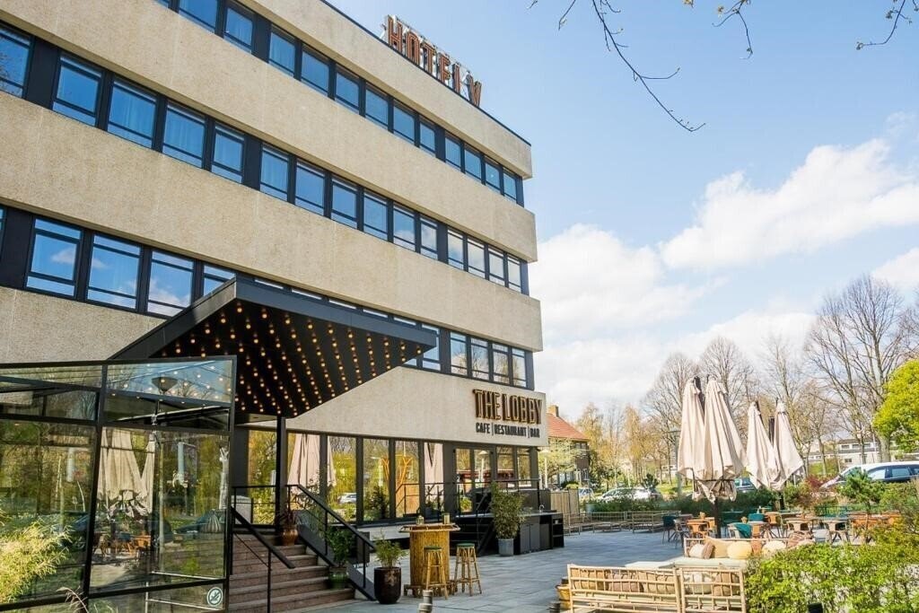 Отель V Fizeaustraat 4*