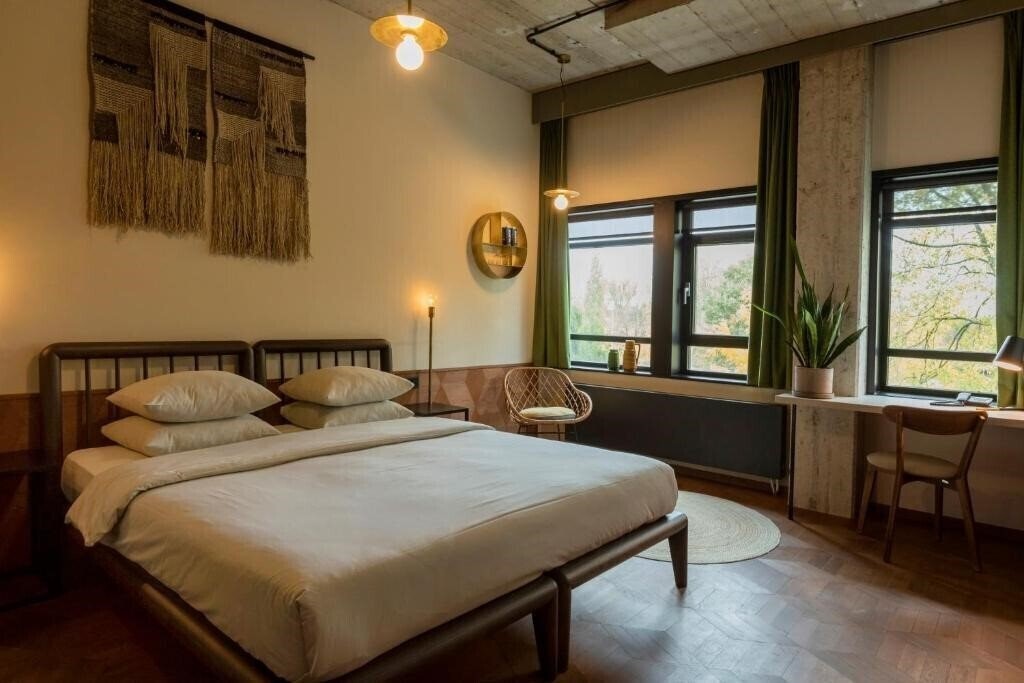 Фото V Fizeaustraat 4*