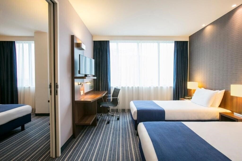 Фото Holiday Inn Express Arena Towers 3*