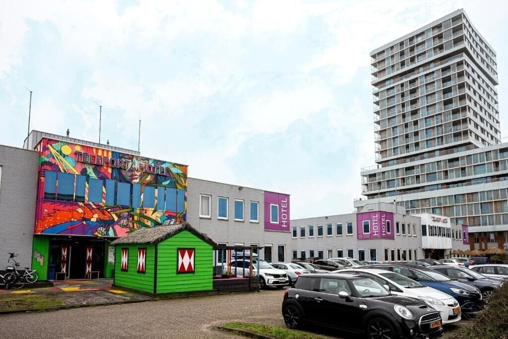 Готель Amsterdam Teleport Hotel 3*