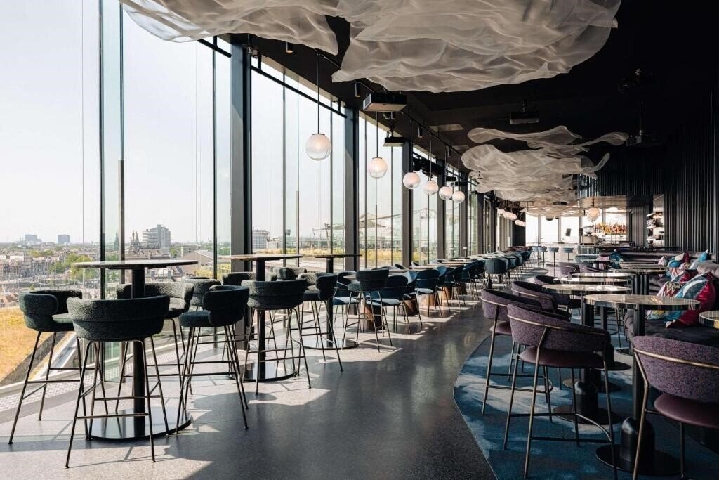 Фото DoubleTree by Hilton Amsterdam Centraal Station 4*