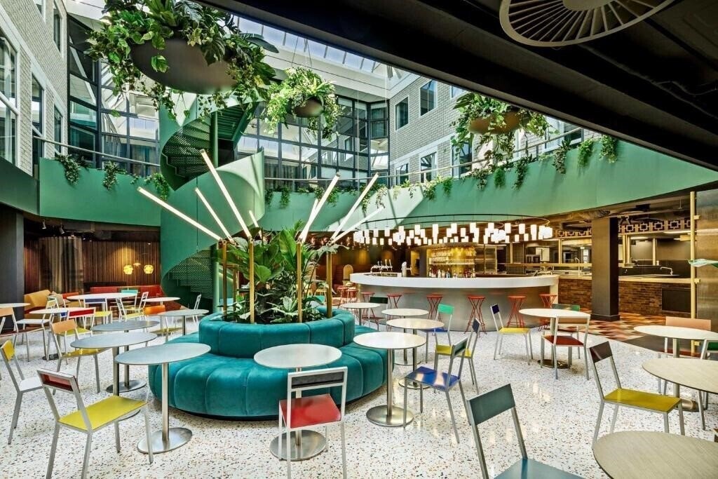 Отель The Florian Amsterdam Airport 4*