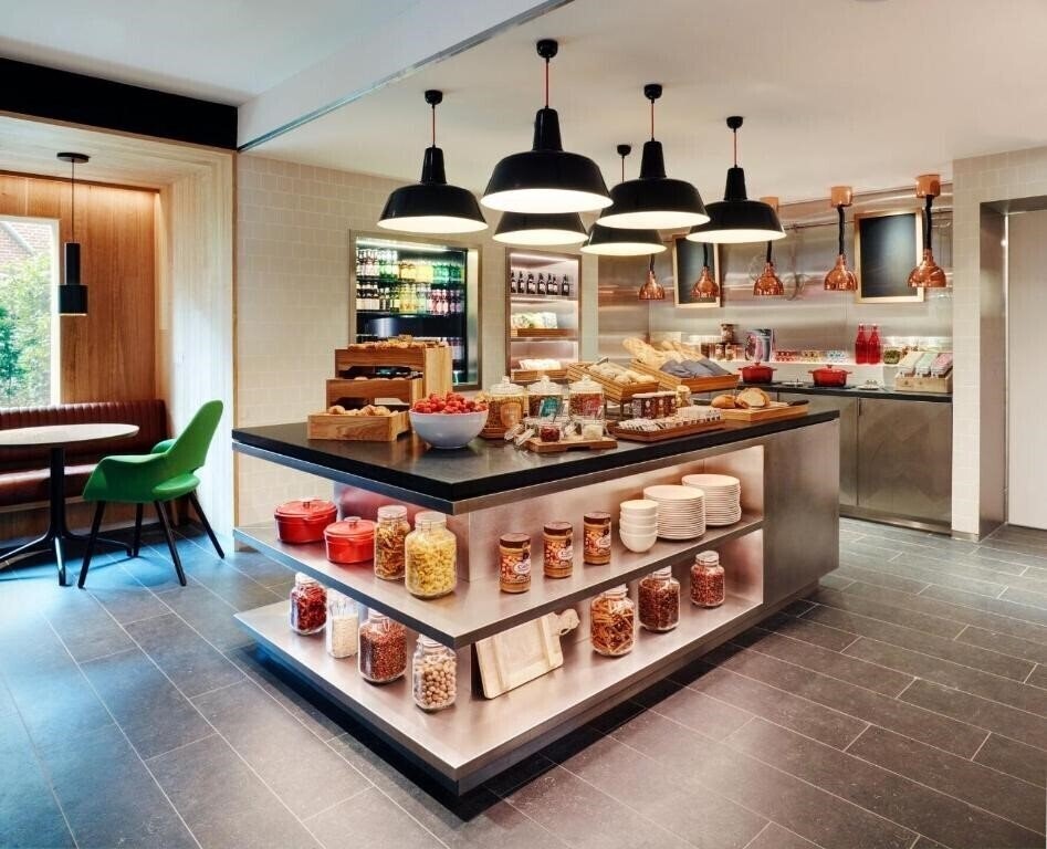 Фото Citizenm Schiphol Airport Hotel 4*