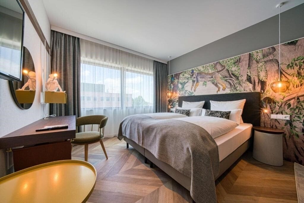 Отель Vienna House Easy by Wyndham Amsterdam Airport 3*