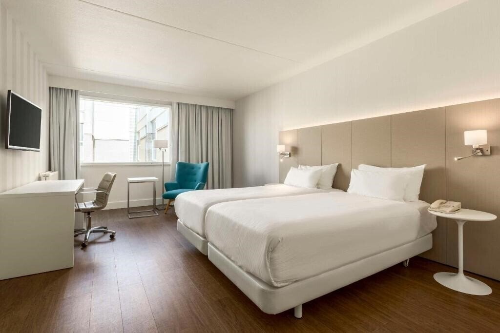Готель NH Schiphol Airport 4*