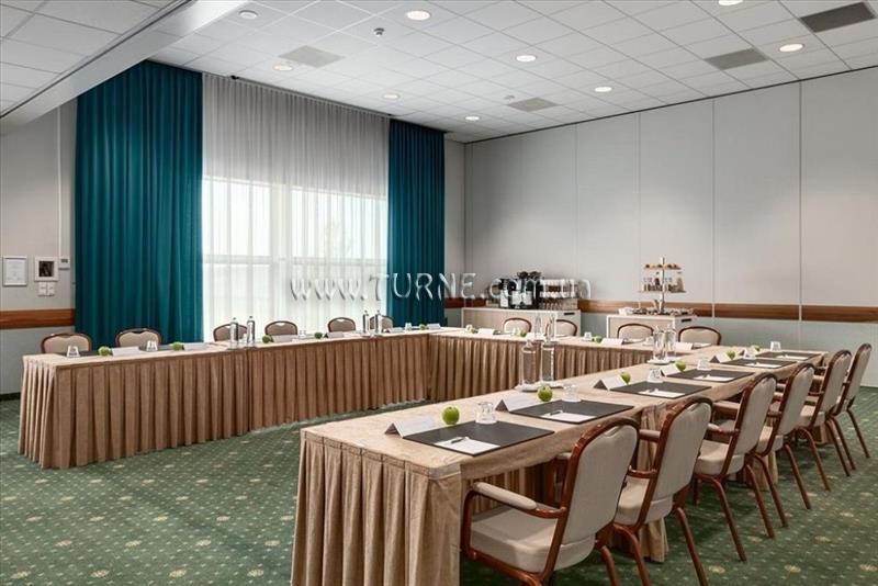 Отель NH Schiphol Airport 4*