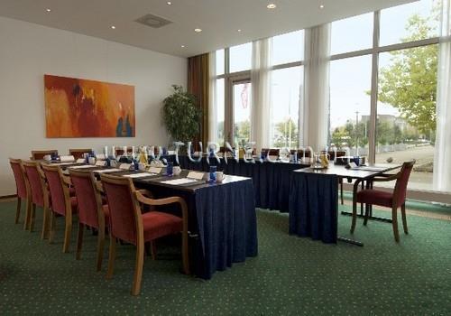 Фото NH Maastricht 4*