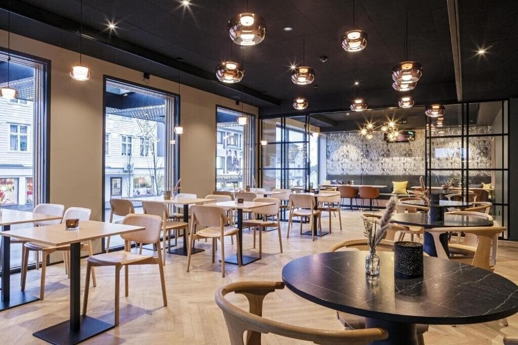 Отель Comfort Hotel Floro 3*