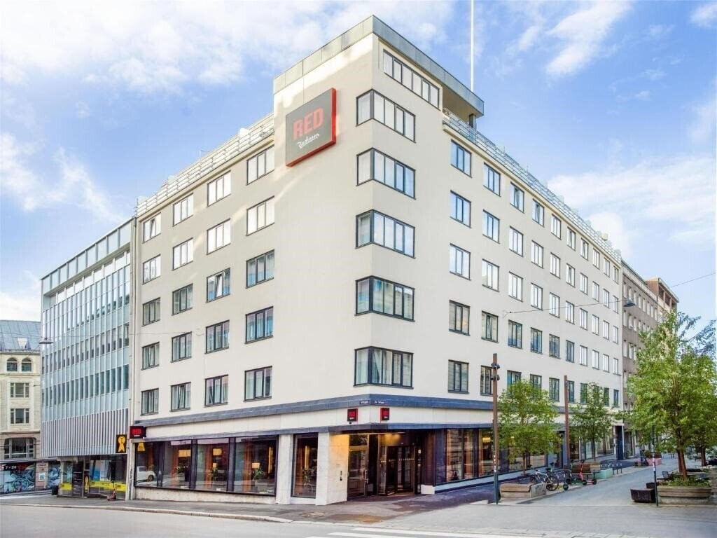Готель Park Inn by Radisson 3*