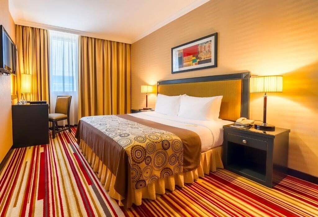 Готель Executive Suites 4*