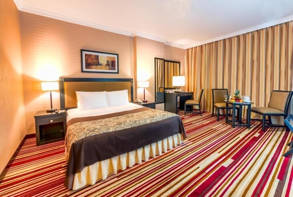 Фотографія Executive Suites 4*